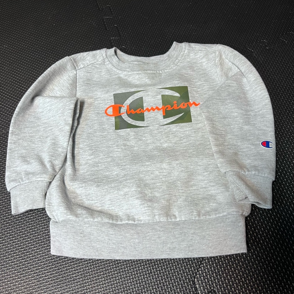 Champion Heather Gray Sweatshirt with Logo
